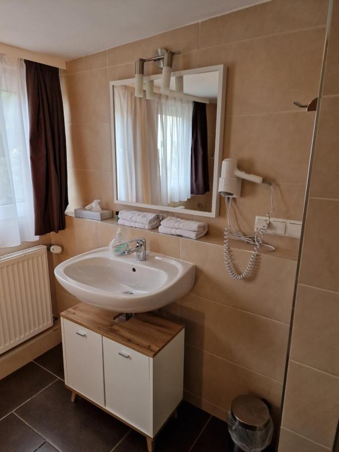 H5 Hotel BRE Buitenkant foto